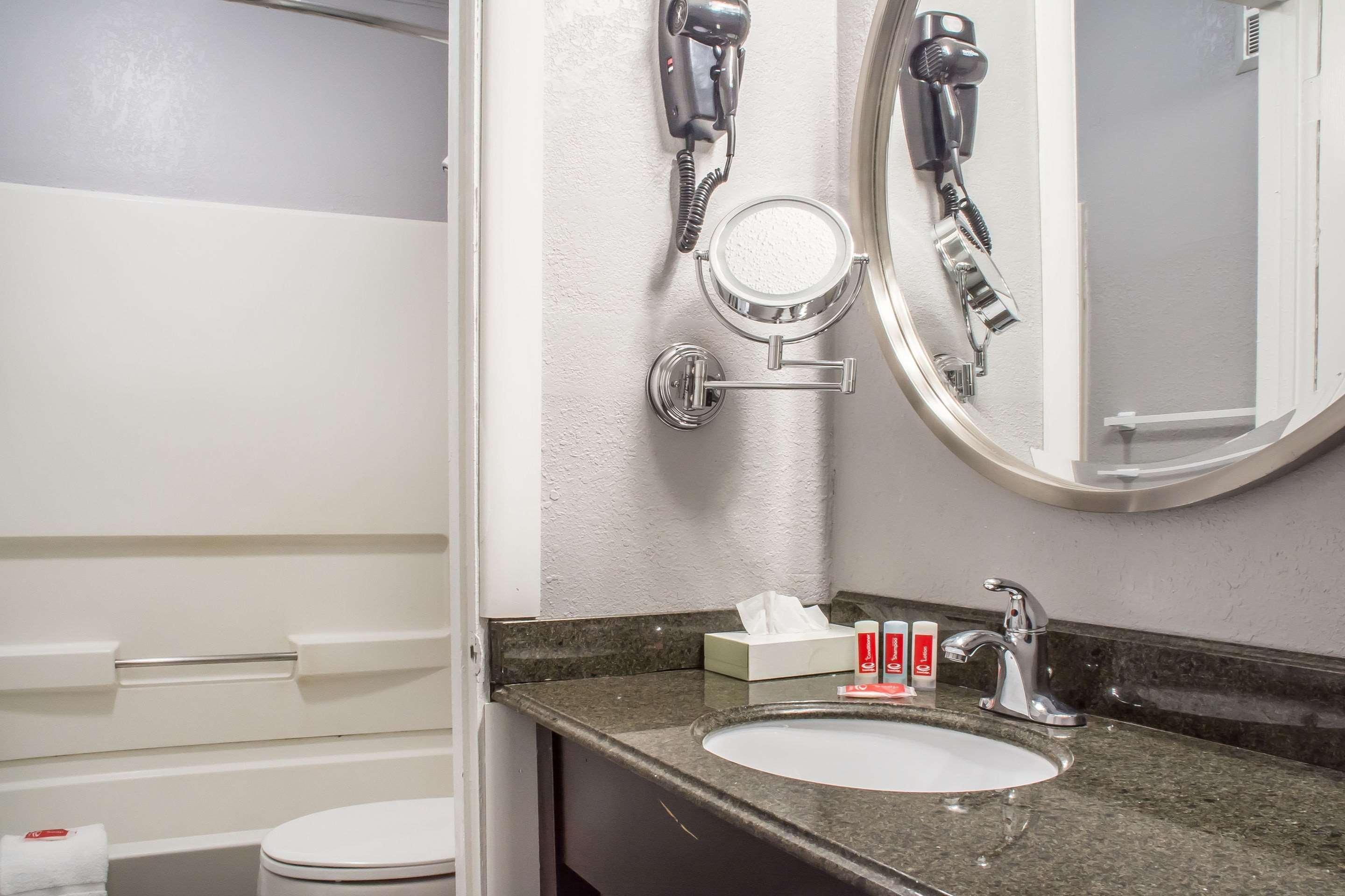 Econo Lodge Brockport Εξωτερικό φωτογραφία